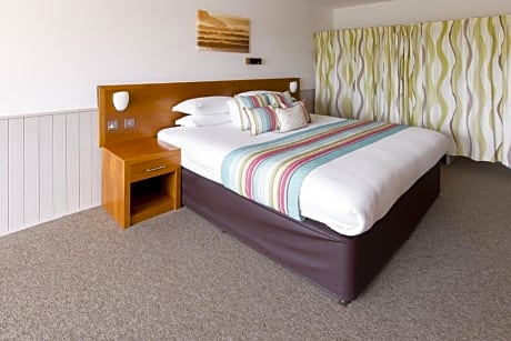 Double Room (2 Adults)