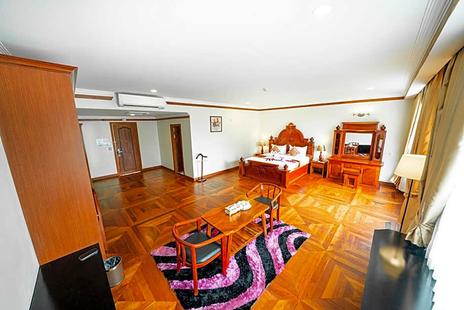 Pursat Riverside Hotel & Spa