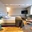 Upside Down Town Hotel Neue Post