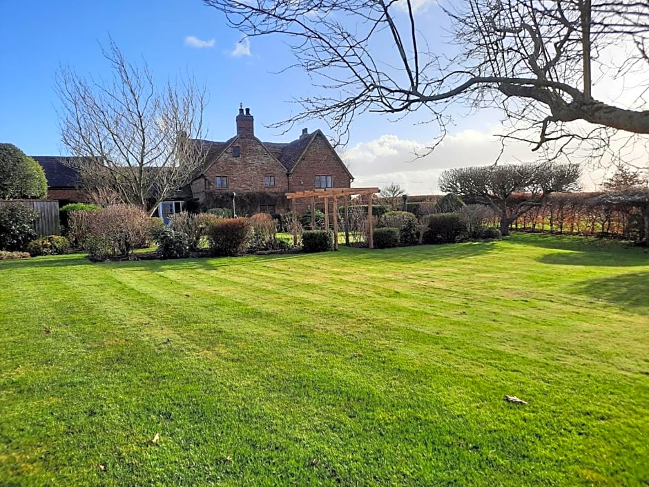 Hood Lane Farm - The Parlour - Self Catering Ground Floor Apartment