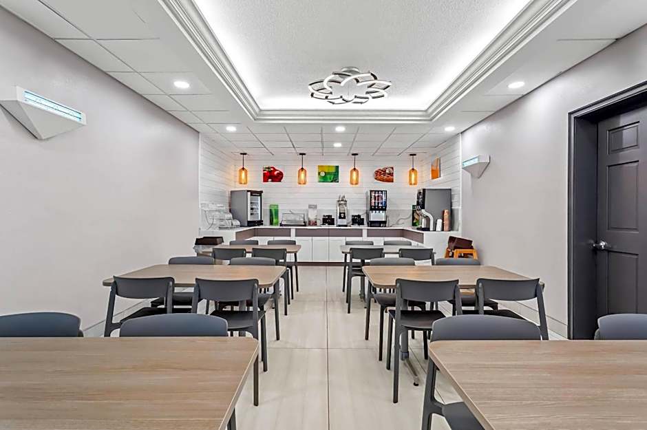 Quality Inn Airport - Cruise Port