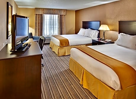 Queen Suite with Two Queen Beds