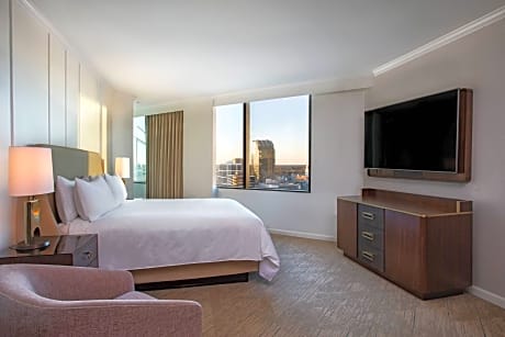Concierge Lounge Access, Deluxe Guest Room, 1 King, Sofa Bed, City View, High Floor