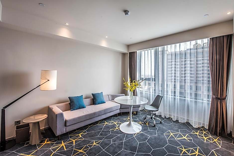 Q-Box Hotel Shanghai Sanjiagang -Offer Pudong International Airport and Disney shuttle