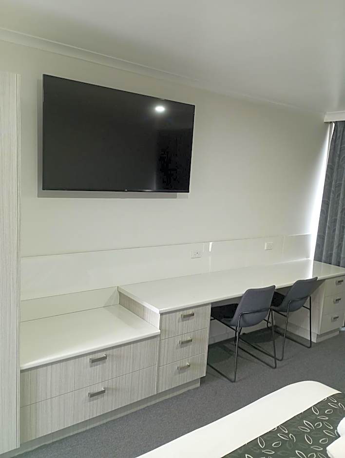 Big Valley Lakeside Paradise Motor Inn