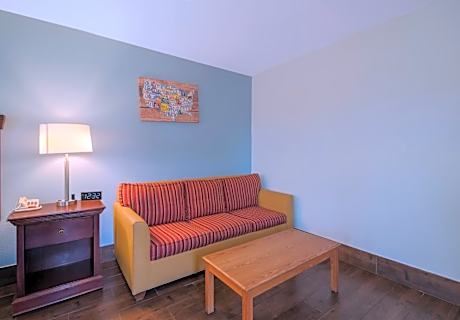 1 Bedroom King Suite/Sofa Bed - Nonsmoking
