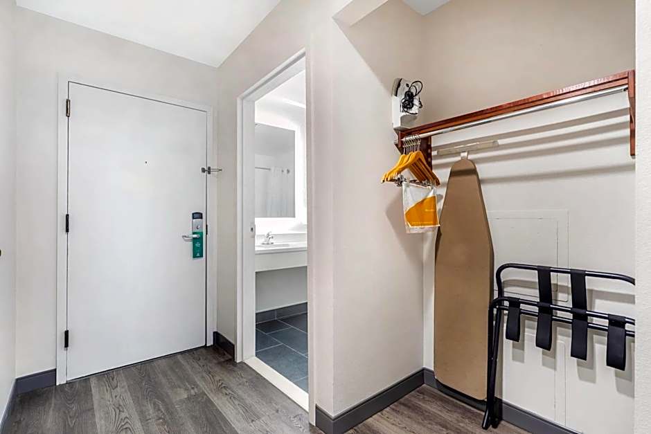 Quality Inn & Suites NJ State Capital Area