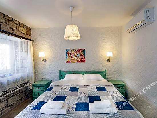 Monat Otel