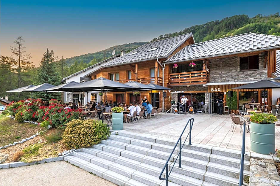 Hôtel et Camping O2 Orcières Outdoor Area
