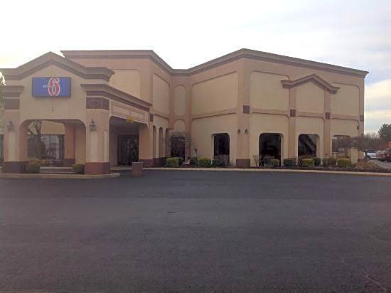 Red Carpet Inn & Suites Northeast Philadelphia