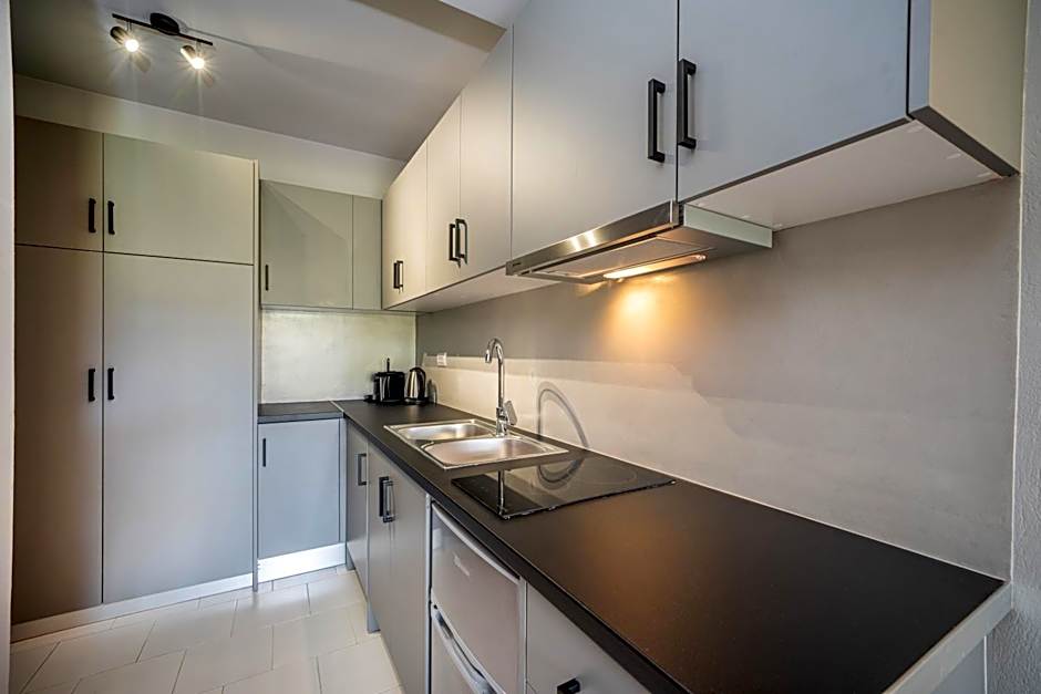 Mary's Studios & Apartment