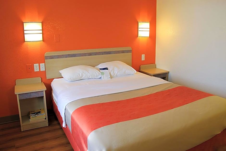 Motel 6-Enfield, CT - Hartford