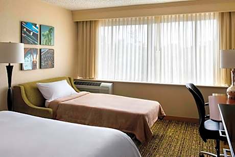 King Room with Roll-in Shower - Mobility and Hearing Accessible