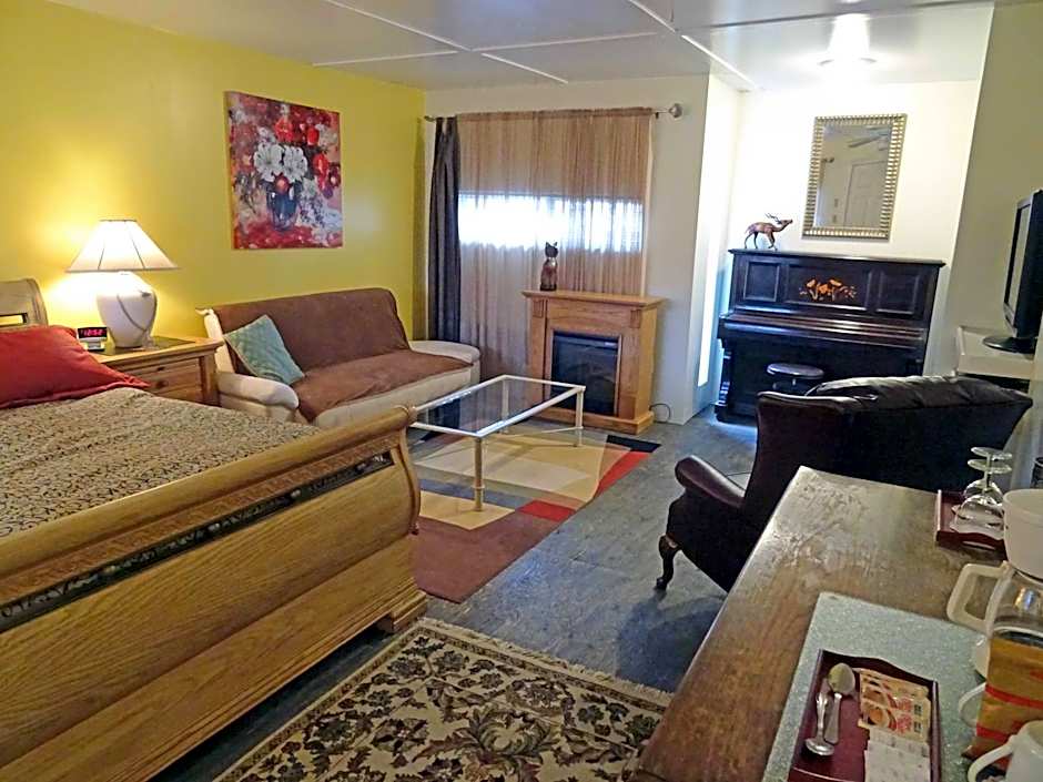 Photo 1 of 3 of Deluxe 1 Queen Bed, Balcony