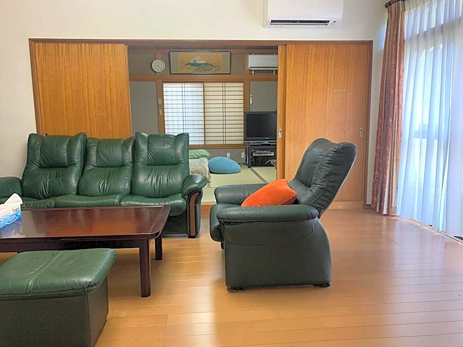 season guest house in nishi shinjuku 100 square meters, 4 bedrooms, 2 living rooms