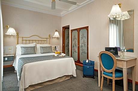 Comfort Room (2 Adults + 1 Child) - Non-Smoking