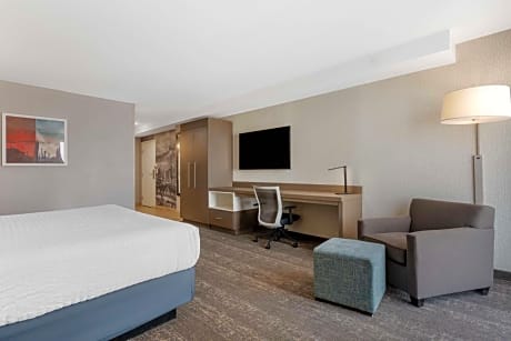 King Room with Mobility Accessible Roll-In Shower