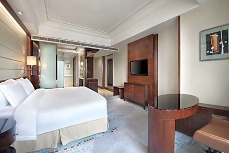 1 King Standard Club Lounge Access Smoking