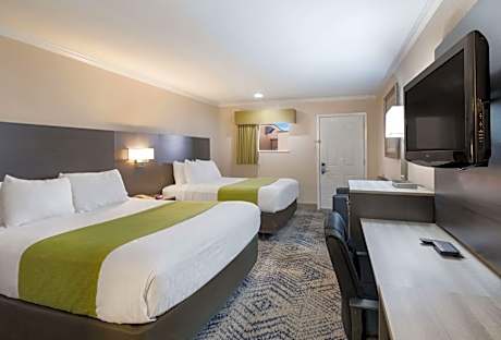 Queen Room with Two Queen Beds and Roll-In Shower - Mobility Accessible/Non-Smoking