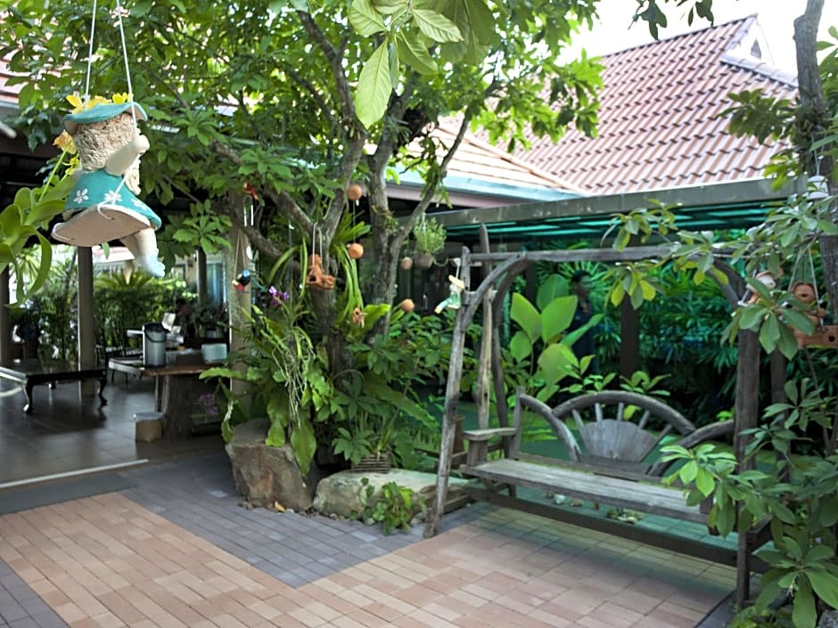Baan Na Khon Hotel