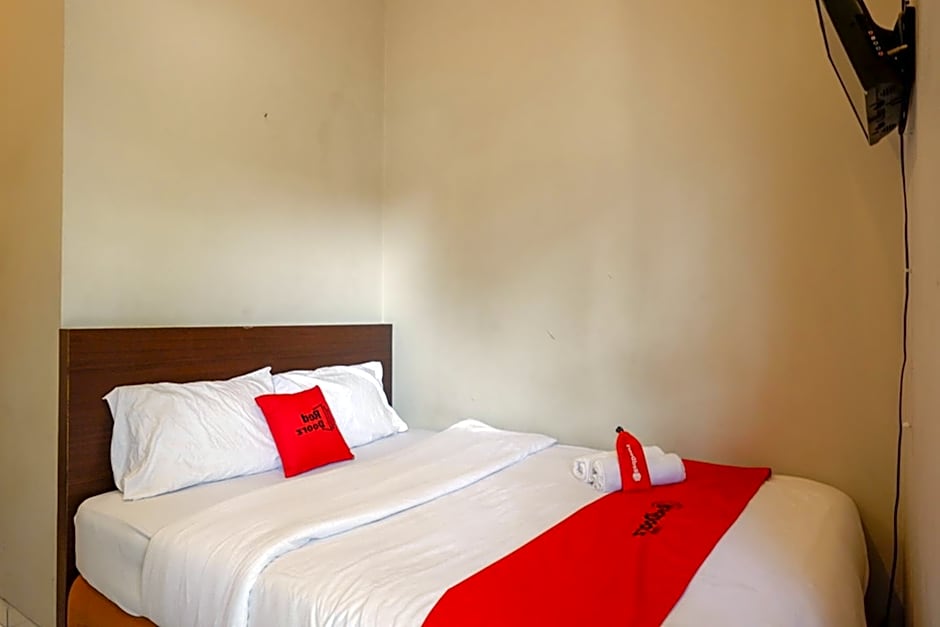 RedDoorz near Stasiun Tawang Semarang