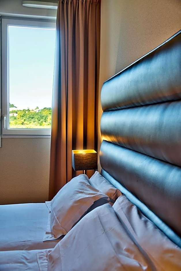 Adonis Hotel Bayonne