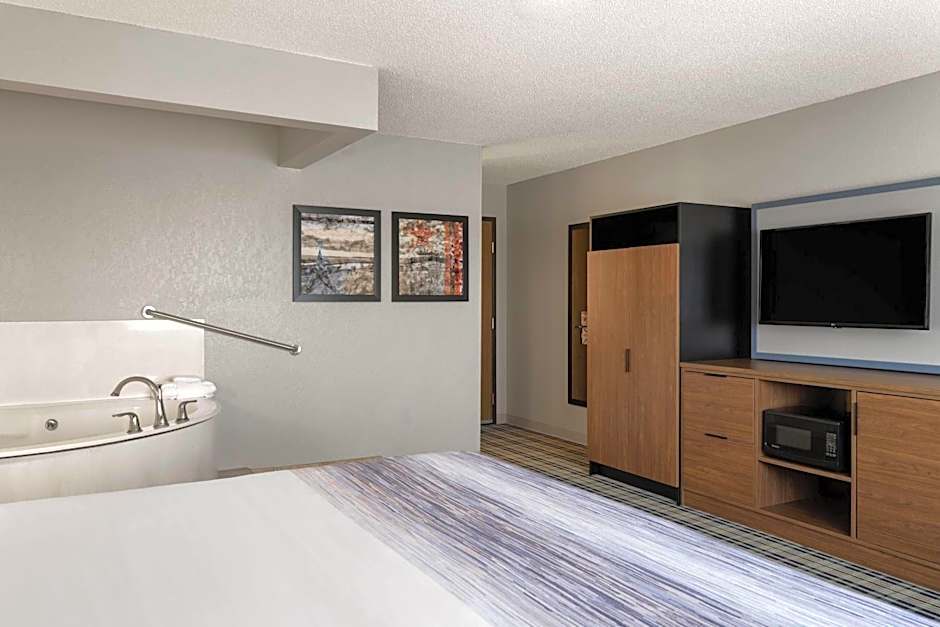 AmericInn by Wyndham Alexandria