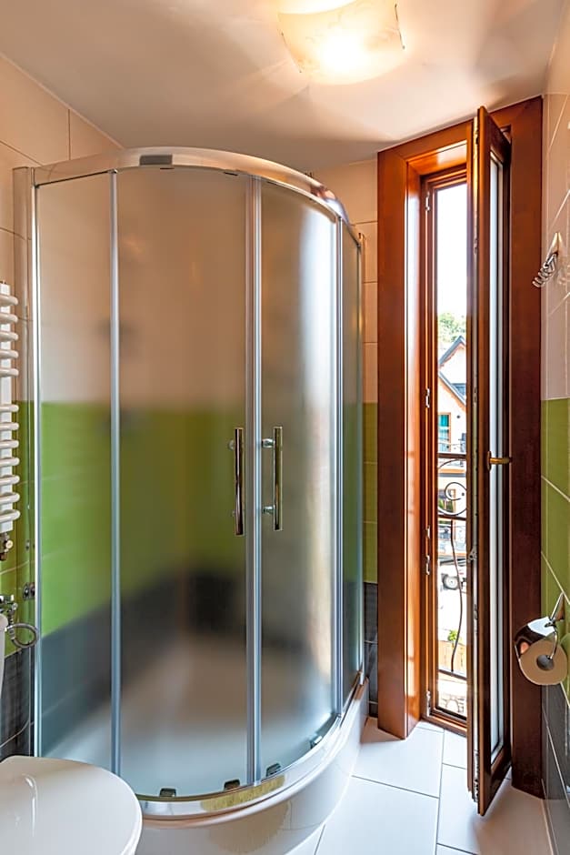 Willa Podhalanka Jacuzzi & sauna - drewniany dom dla 20 osób