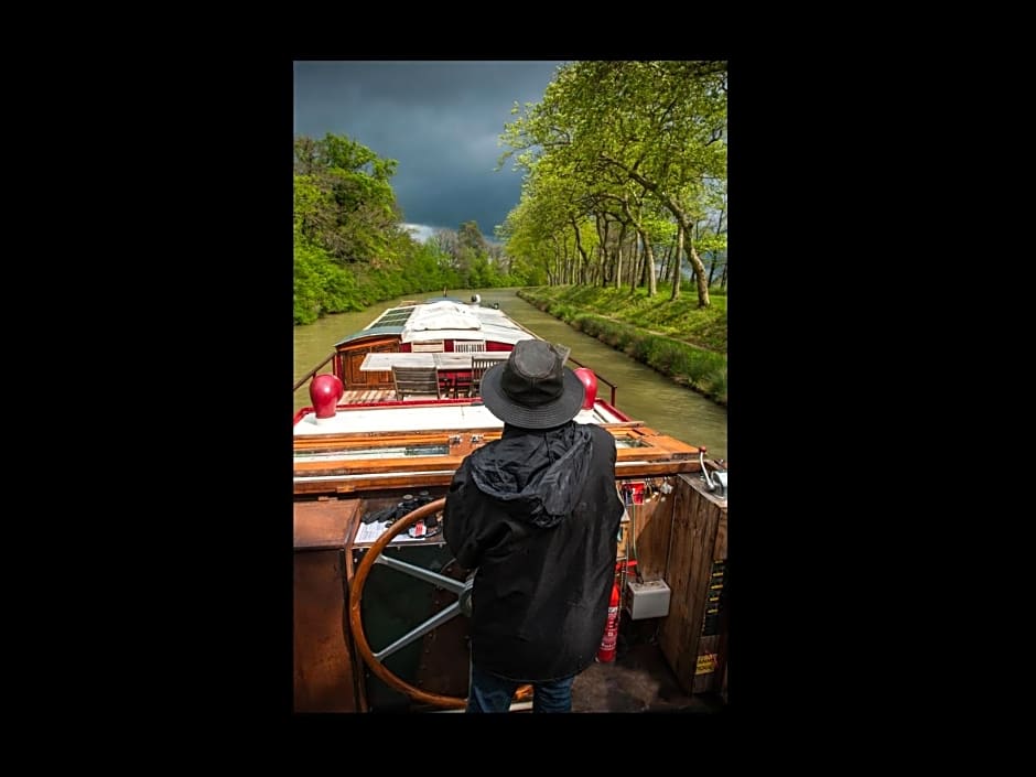 Péniche Kapadokya Gîte insolite sur le canal du Midi