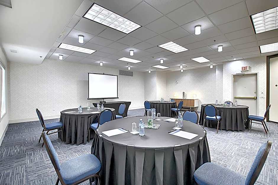 Holiday Inn Express Airport Calgary By IHG