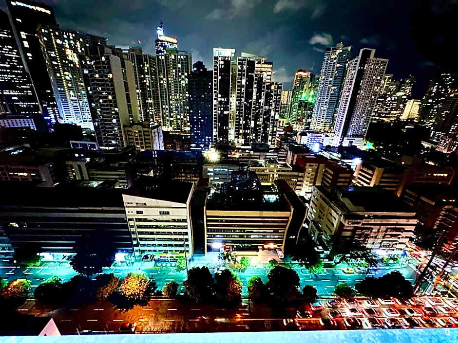 High Rise Condominium with Balcony, Pool, Skygarden, Grand lobby and Working Lounge 28F