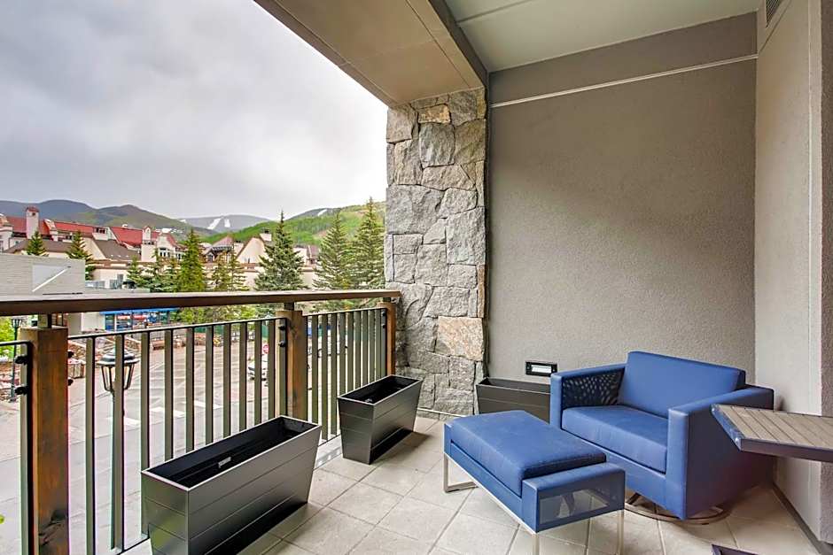 The Lion Vail