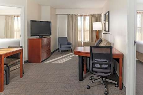 Two-Bedroom Suite - Mobility/Hearing Accessible with Roll-In Shower