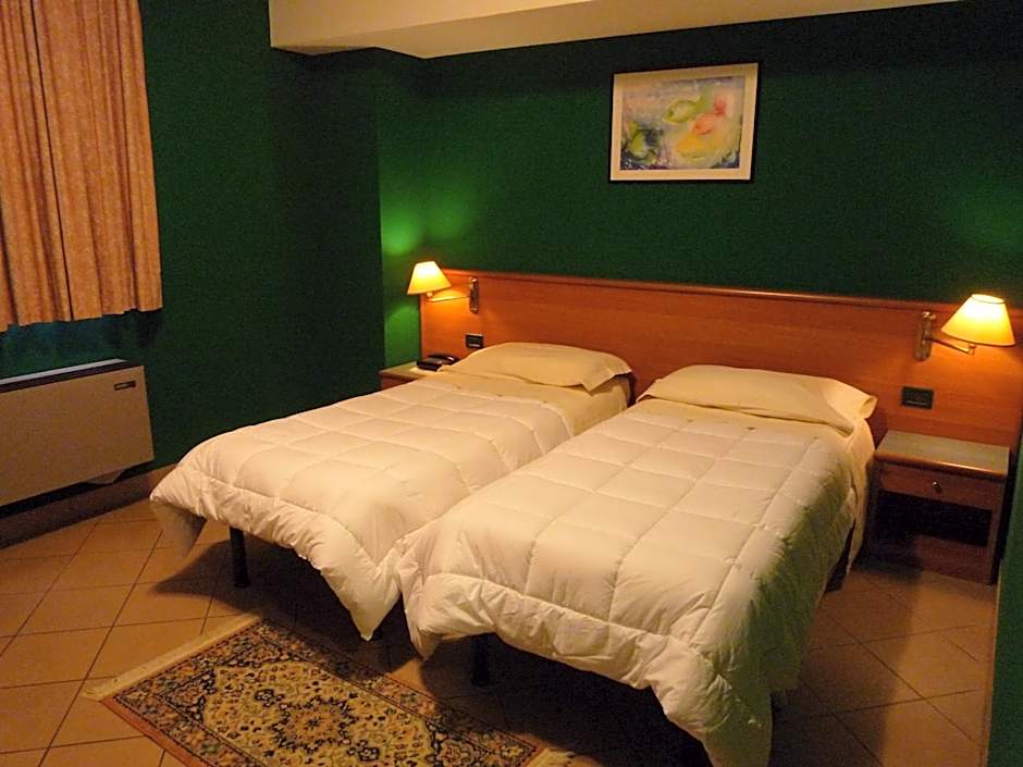 Foto 1 daripada 4 — Single Room