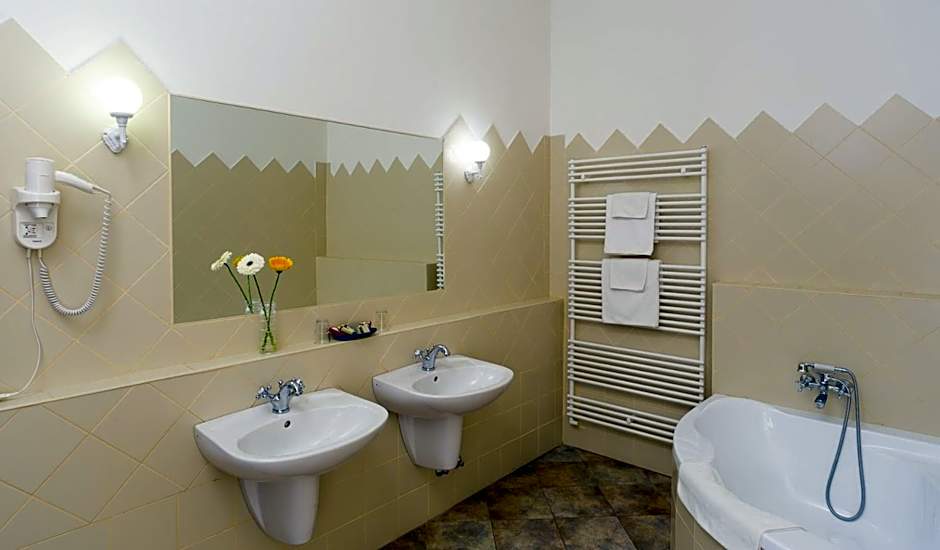 Károlyi Kastély Hotel & Restaurant