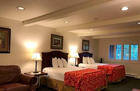 Large Queen Room with Two Queen Beds - Non-smoking