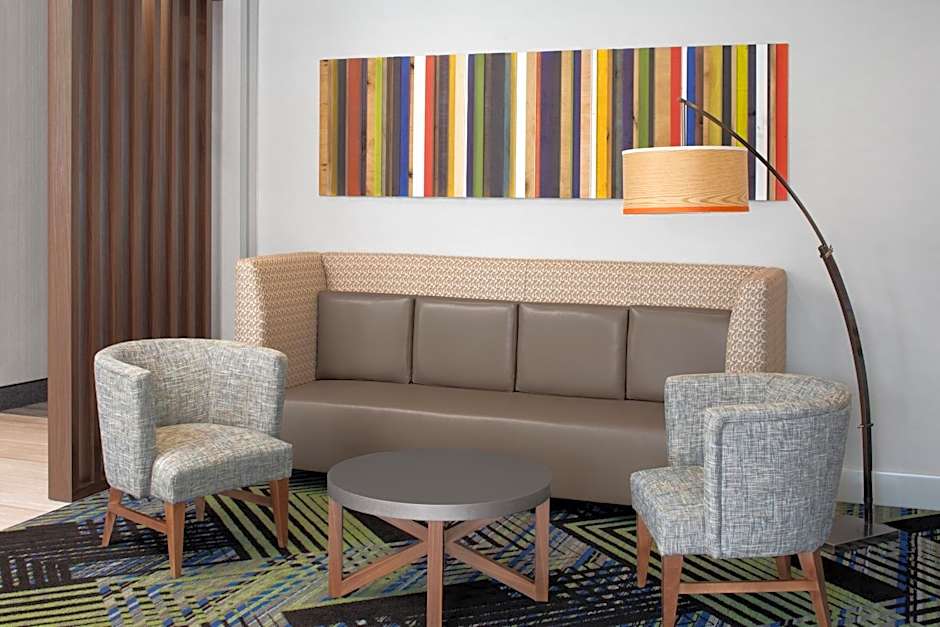 Holiday Inn Express & Suites Woodside LaGuardia Airport By IHG