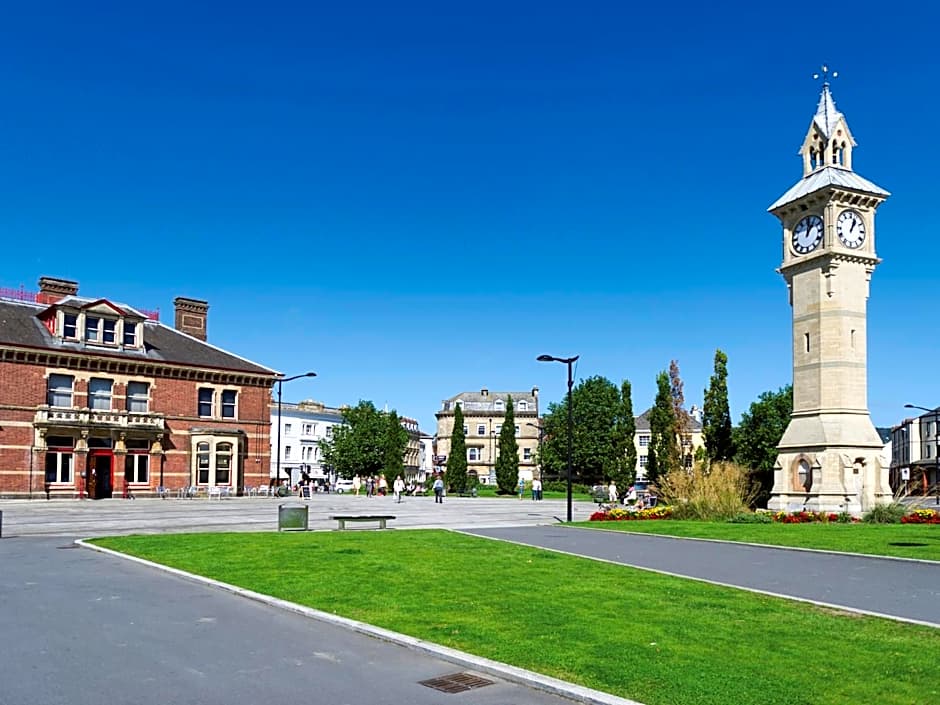 The Royal & Fortescue Hotel