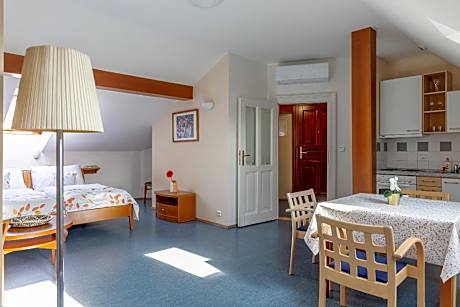 Top Floor Economy Twin Room