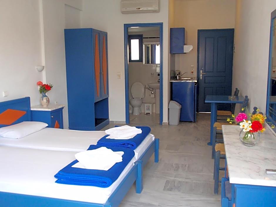 Leonidas Studios & Apartments