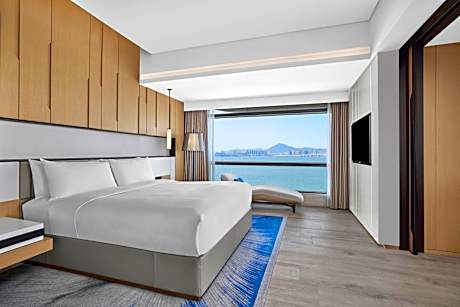 Executive Suite, 1 King, Sea view