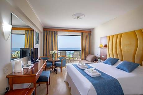 Family Room with Sea View