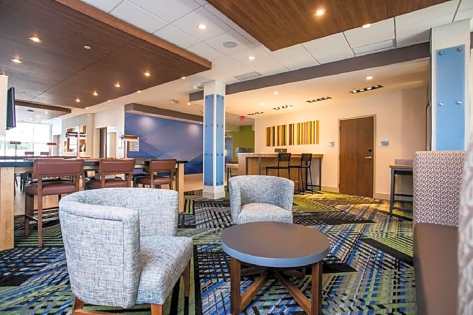 Holiday Inn Express and Suites Rehoboth Beach