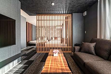 Deluxe Family Room