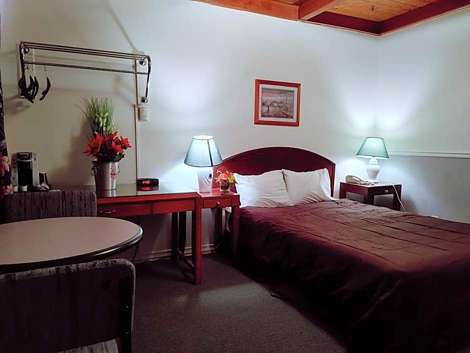 Kootenay Country Inn