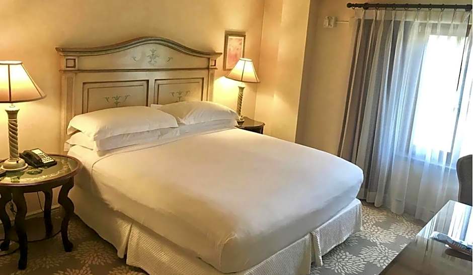 Delamar Greenwich Harbor