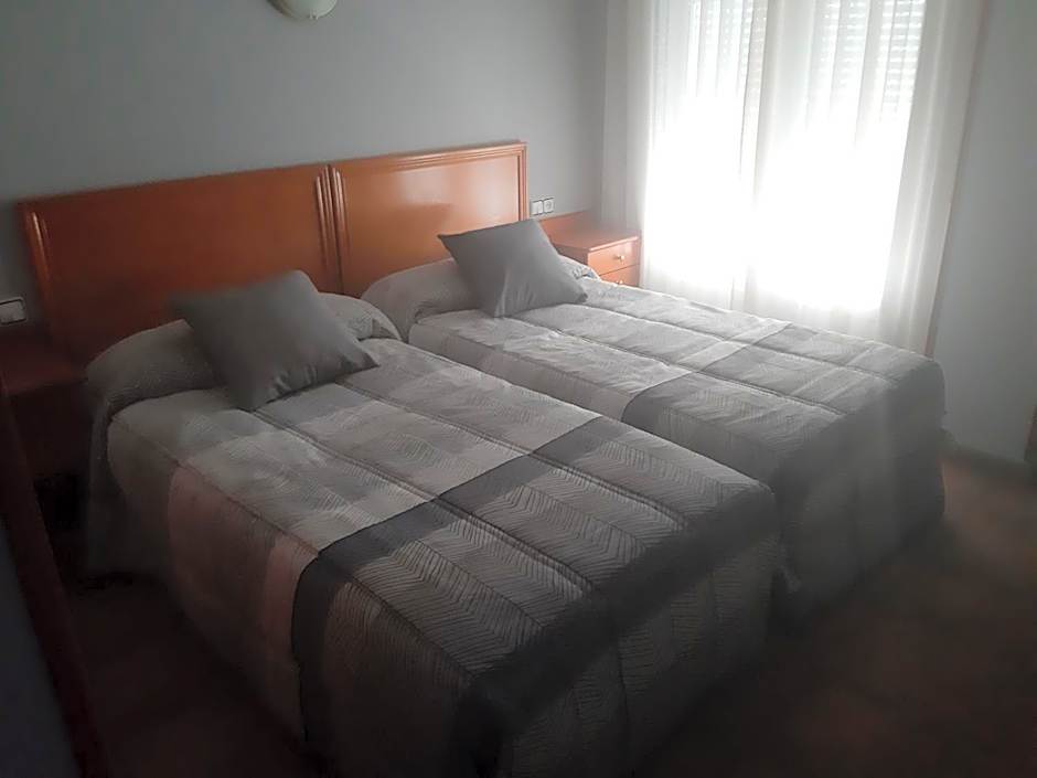 Hotel Los Leones, el más cercano a Warner