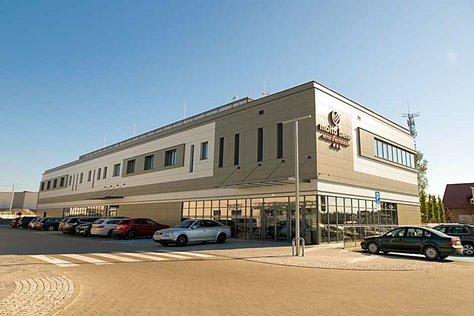 Molto Bene Hotel & Restaurant