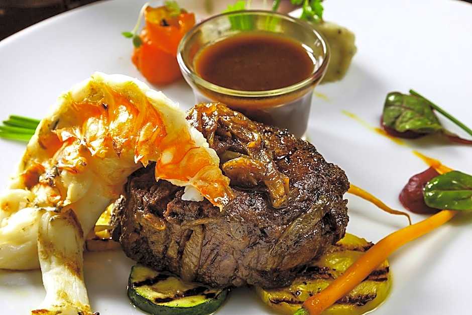 Holland House Beach Hotel