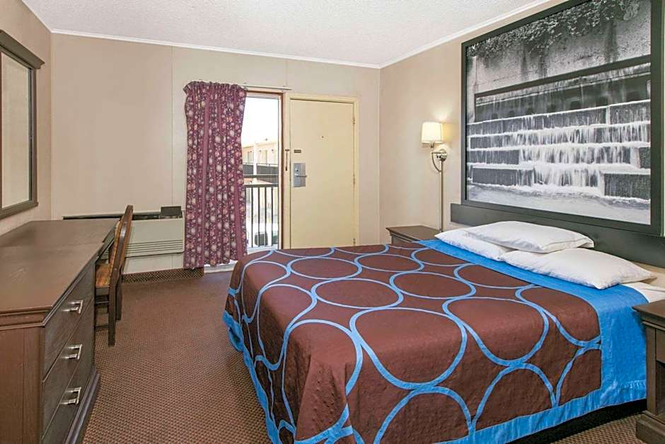 Super 8 by Wyndham Lubbock Civic Center North